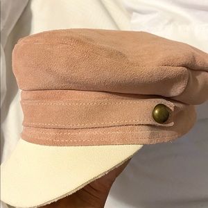 Lack of color Lolacap